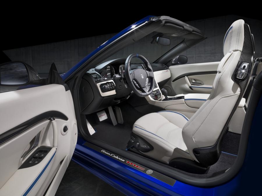 Интерьер Maserati GranCabrio MC Centennial Edition 2014 года  (фото 2 из 23)
